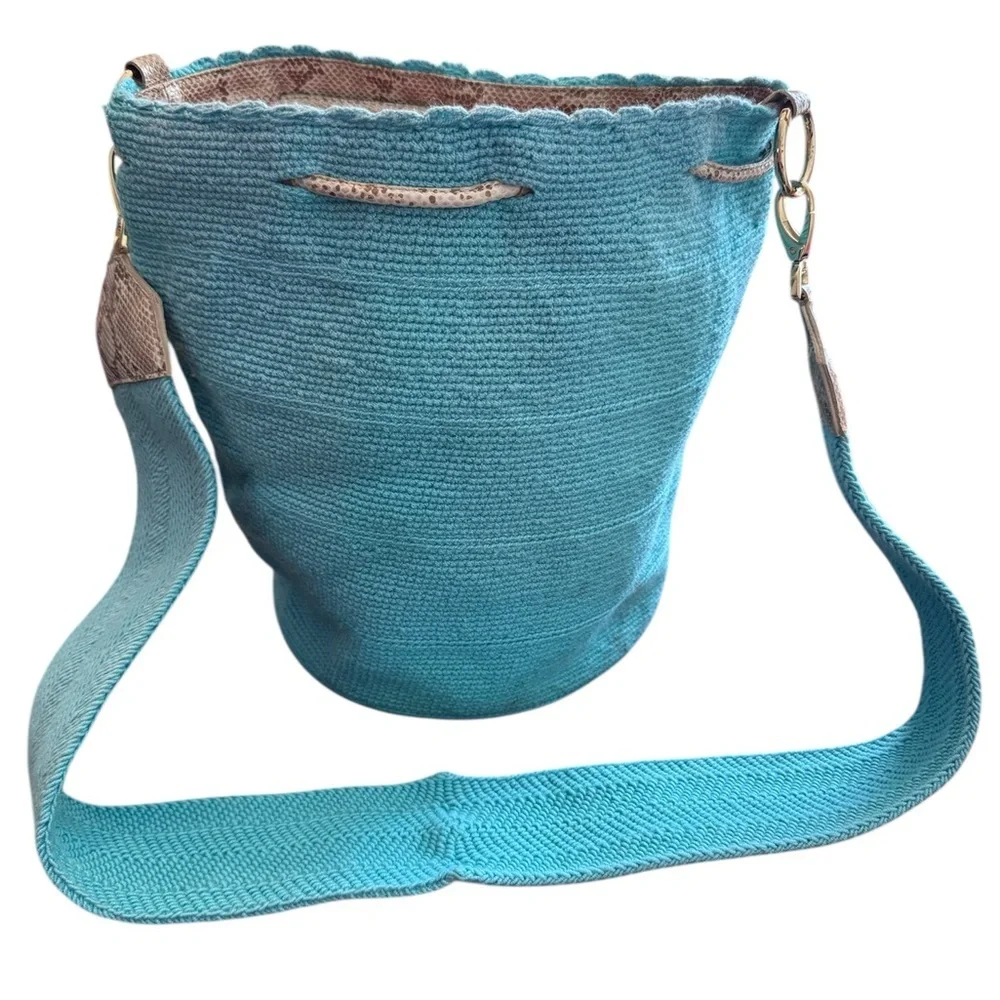 Paoti Handwoven Turquoise Animal Print Bucket Handbag